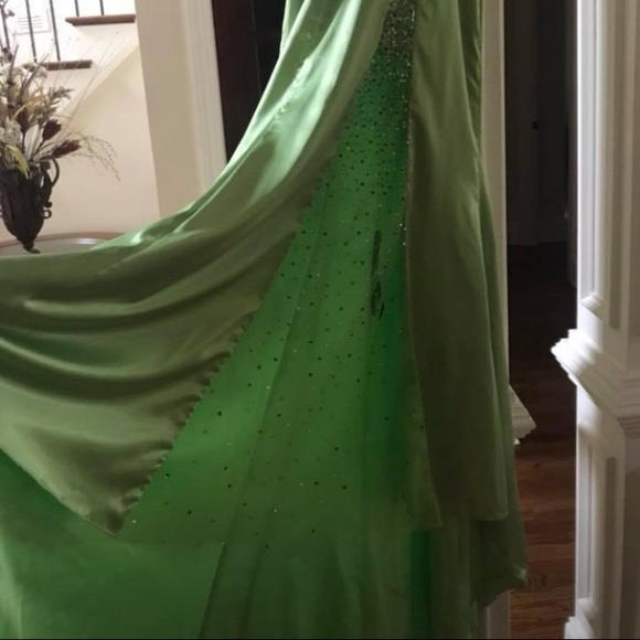 Women’s green and silver formal dress - Picture 5 of 5
